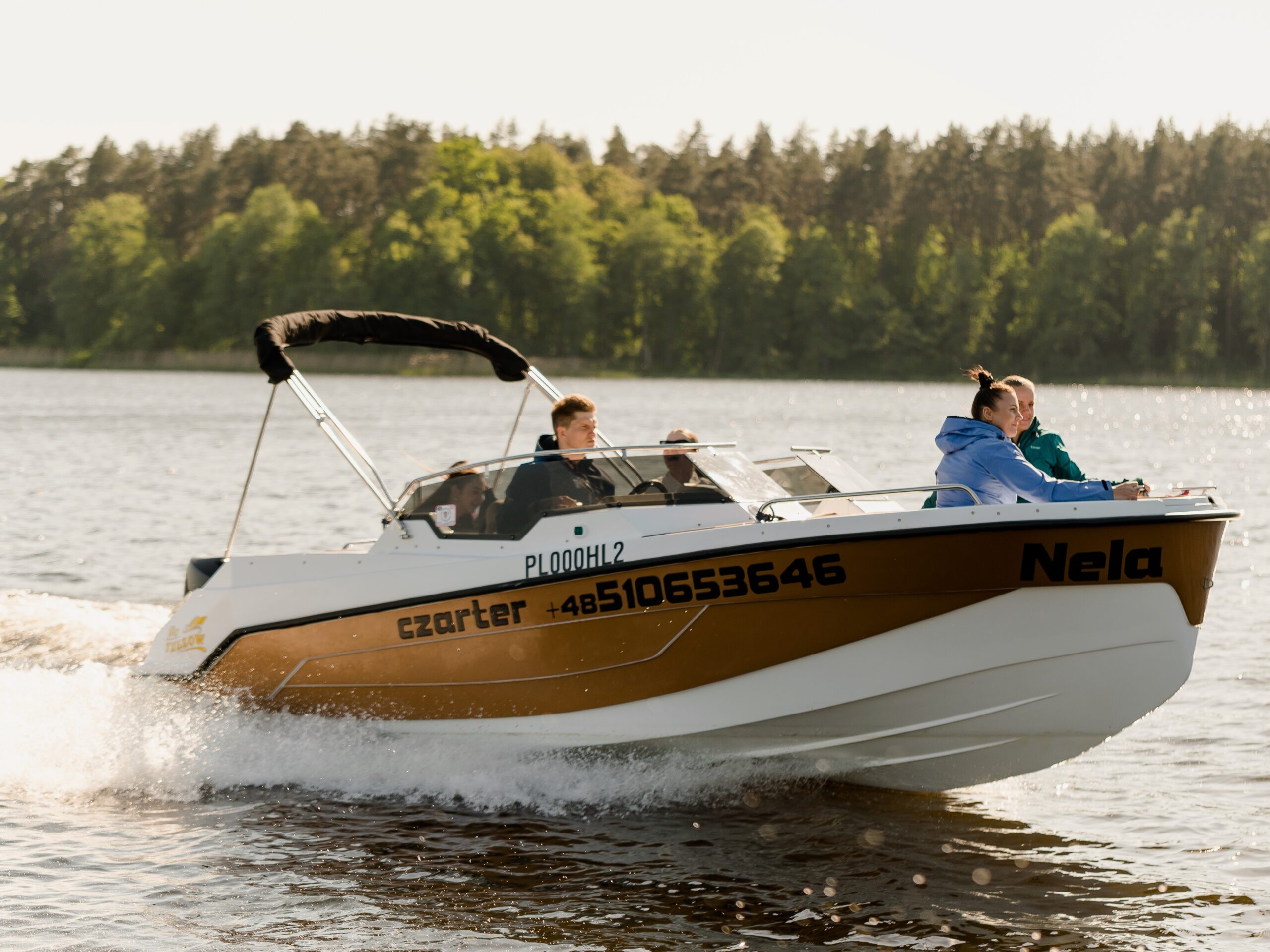 Motorówka Nela Husaria 570 BR - czarter łodzi z patentem Augustów