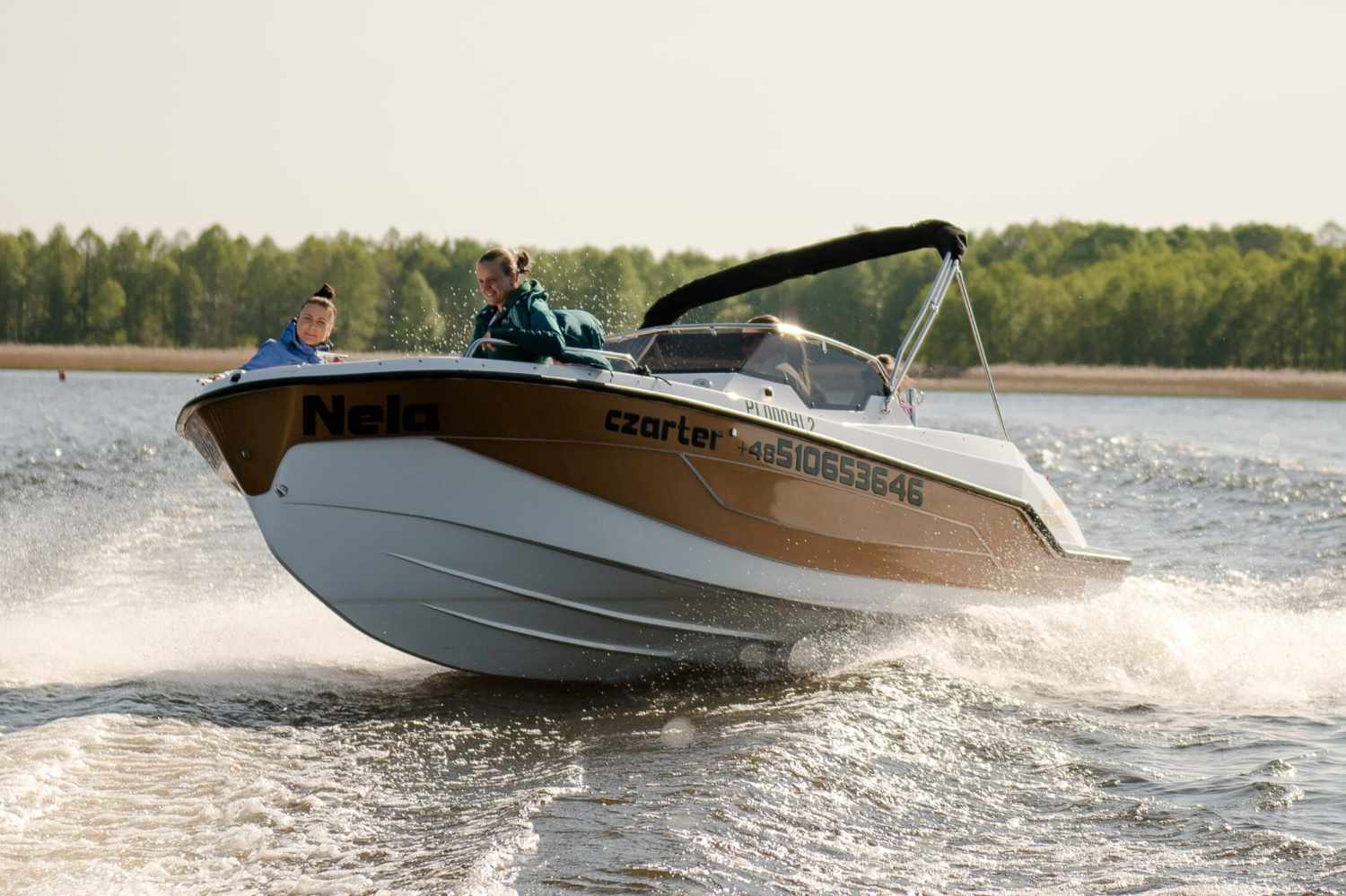 Czarter łodzi motorowych z patentem Augustów - Nela Husaria 570 BR